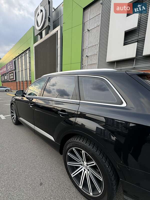 Позашляховик / Кросовер Audi Q7 2016 в Києві