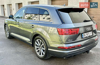 Позашляховик / Кросовер Audi Q7 2016 в 