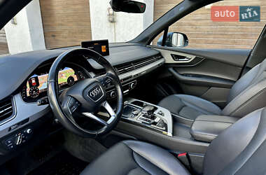 Позашляховик / Кросовер Audi Q7 2016 в 