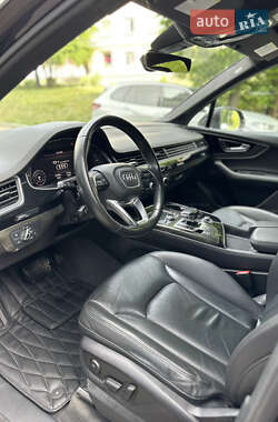 Внедорожник / Кроссовер Audi Q7 2017 в 