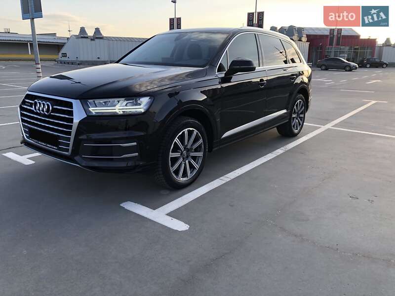 Позашляховик / Кросовер Audi Q7 2019 в Києві