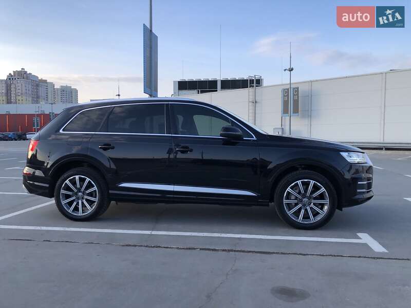 Позашляховик / Кросовер Audi Q7 2019 в Києві