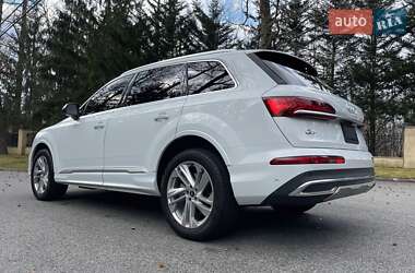 Внедорожник / Кроссовер Audi Q7 2021 в 