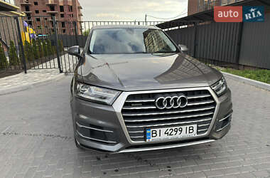 Внедорожник / Кроссовер Audi Q7 2018 в 
