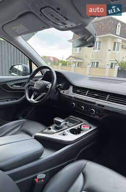 Внедорожник / Кроссовер Audi Q7 2018 в 
