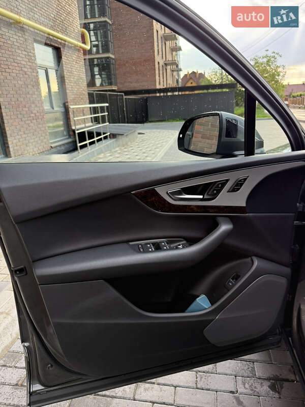 Позашляховик / Кросовер Audi Q7 2018 в Києві