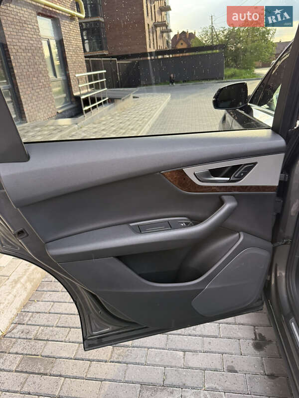 Позашляховик / Кросовер Audi Q7 2018 в Києві