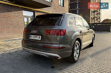 Внедорожник / Кроссовер Audi Q7 2018 в 