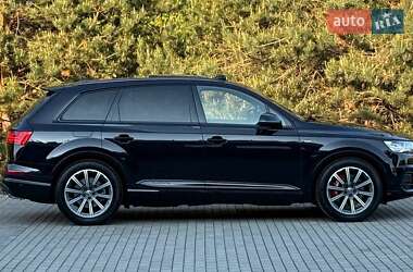 Внедорожник / Кроссовер Audi Q7 2017 в 