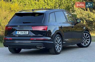 Внедорожник / Кроссовер Audi Q7 2017 в 