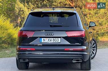Внедорожник / Кроссовер Audi Q7 2017 в 