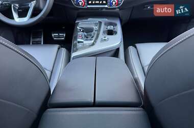 Внедорожник / Кроссовер Audi Q7 2017 в 