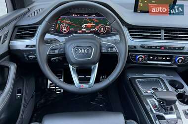 Внедорожник / Кроссовер Audi Q7 2017 в 