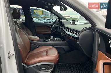 Внедорожник / Кроссовер Audi Q7 2017 в 