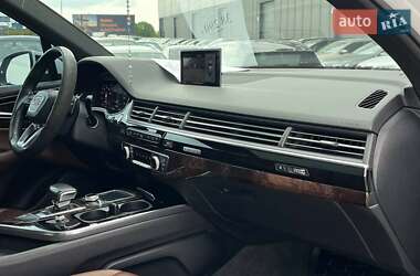 Внедорожник / Кроссовер Audi Q7 2017 в 