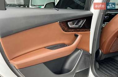 Внедорожник / Кроссовер Audi Q7 2017 в 