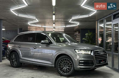 Внедорожник / Кроссовер Audi Q7 2015 в 