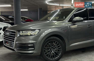 Внедорожник / Кроссовер Audi Q7 2015 в 