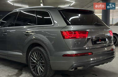 Внедорожник / Кроссовер Audi Q7 2015 в 
