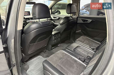 Внедорожник / Кроссовер Audi Q7 2015 в 