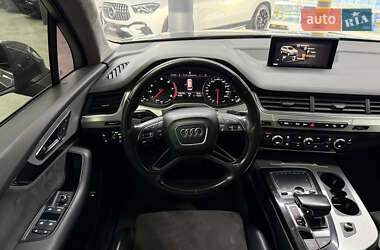 Внедорожник / Кроссовер Audi Q7 2015 в 