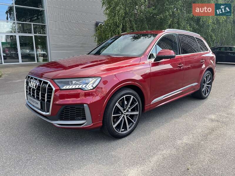 Позашляховик / Кросовер Audi Q7 2020 в 