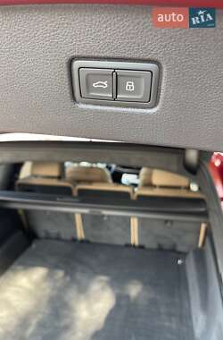 Позашляховик / Кросовер Audi Q7 2020 в 