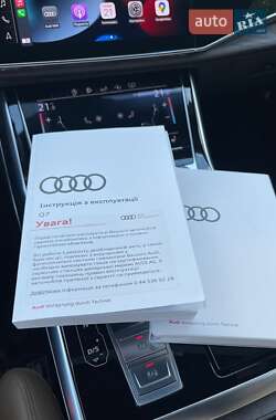 Позашляховик / Кросовер Audi Q7 2020 в 