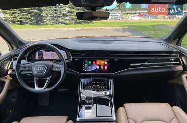 Позашляховик / Кросовер Audi Q7 2020 в 