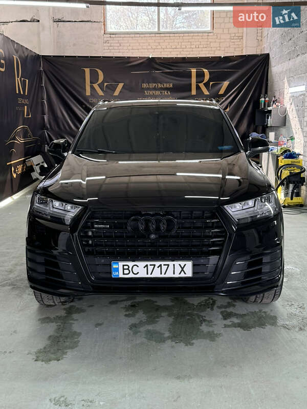 Позашляховик / Кросовер Audi Q7 2016 в Новояворівську