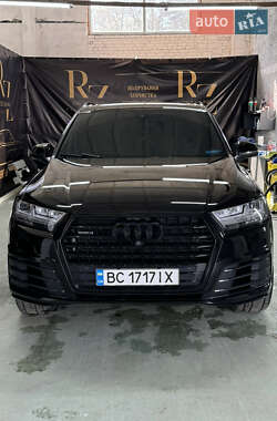 Позашляховик / Кросовер Audi Q7 2016 в 