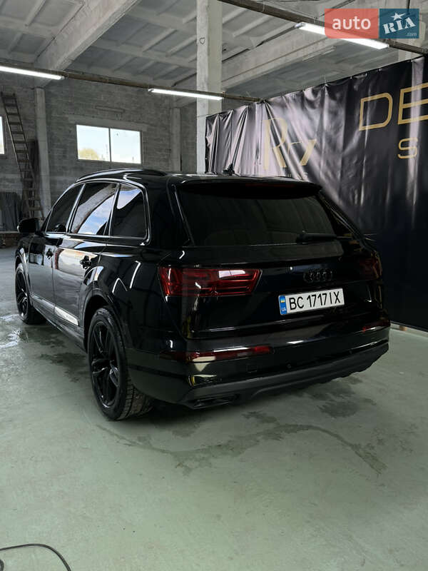 Позашляховик / Кросовер Audi Q7 2016 в Новояворівську