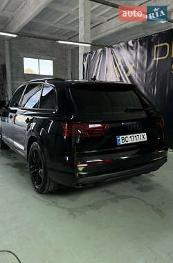 Позашляховик / Кросовер Audi Q7 2016 в 
