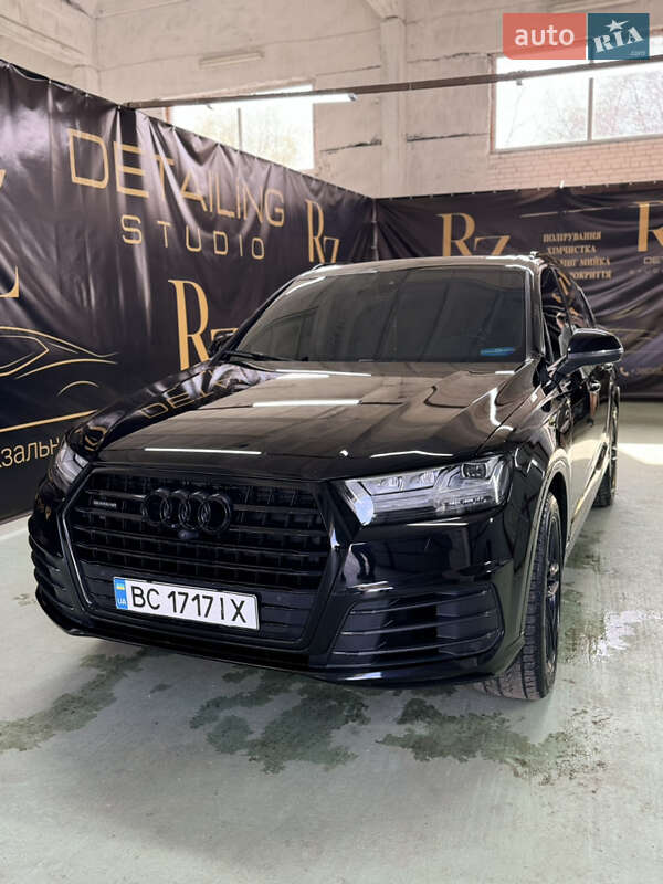 Позашляховик / Кросовер Audi Q7 2016 в Новояворівську