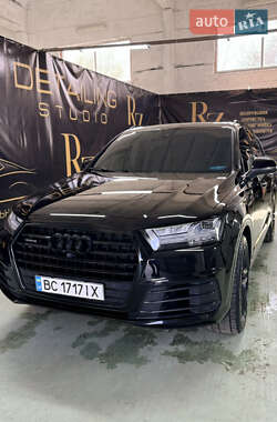Позашляховик / Кросовер Audi Q7 2016 в 