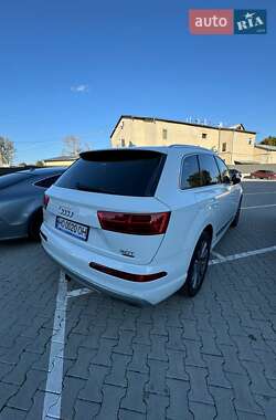 Внедорожник / Кроссовер Audi Q7 2017 в 