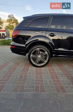 Позашляховик / Кросовер Audi Q7 2015 в 