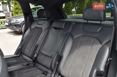 Внедорожник / Кроссовер Audi Q7 2016 в 