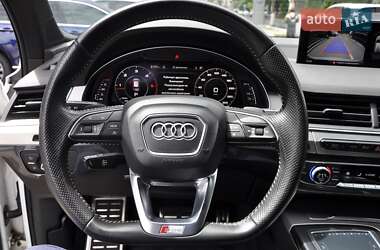 Внедорожник / Кроссовер Audi Q7 2016 в 