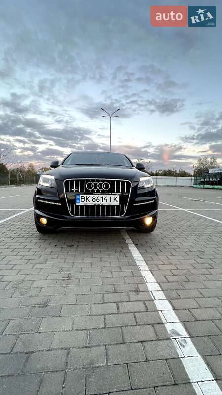 Внедорожник / Кроссовер Audi Q7 2010 в 