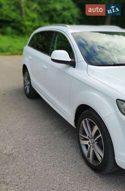 Позашляховик / Кросовер Audi Q7 2011 в 