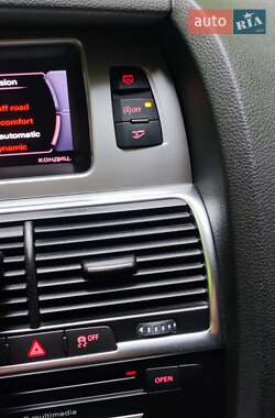 Позашляховик / Кросовер Audi Q7 2011 в 