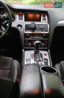 Позашляховик / Кросовер Audi Q7 2011 в 