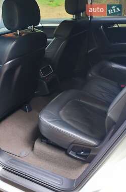 Позашляховик / Кросовер Audi Q7 2011 в 