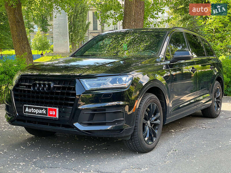 Позашляховик / Кросовер Audi Q7 2017 в 