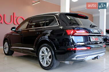 Внедорожник / Кроссовер Audi Q7 2020 в 