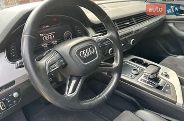 Внедорожник / Кроссовер Audi Q7 2016 в 