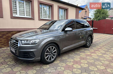 Внедорожник / Кроссовер Audi Q7 2016 в 