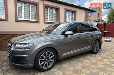 Внедорожник / Кроссовер Audi Q7 2016 в 