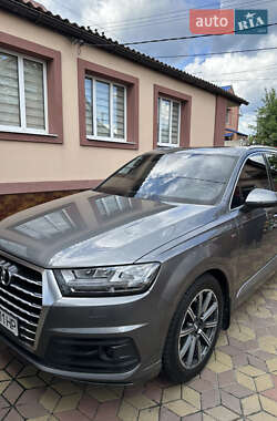 Внедорожник / Кроссовер Audi Q7 2016 в 
